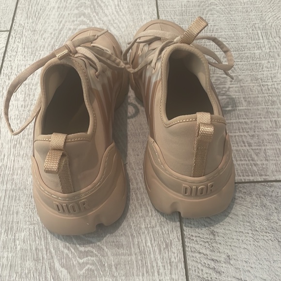 Christian Dior tennis shoes Amazing condition barely worn - Picture 3 of 6